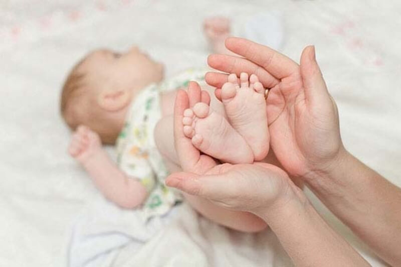 bầu nằm mơ thấy sinh con