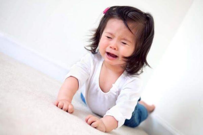 mơ thấy bé gái đánh con gì