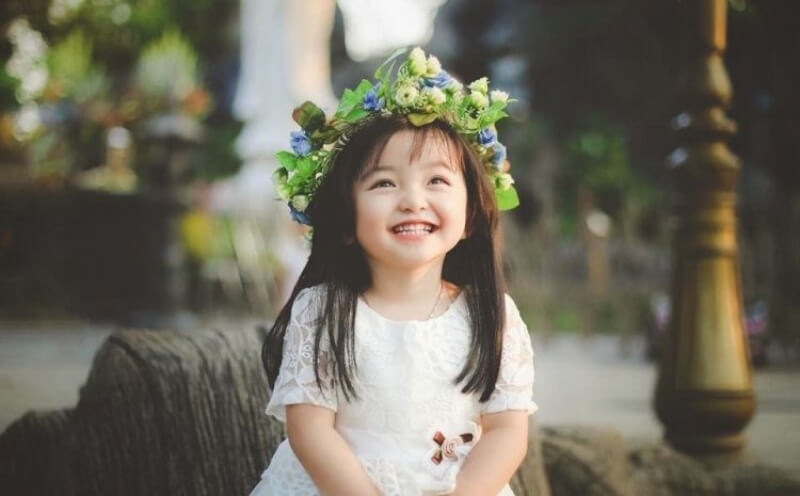 mơ thấy bé gái đánh con gì