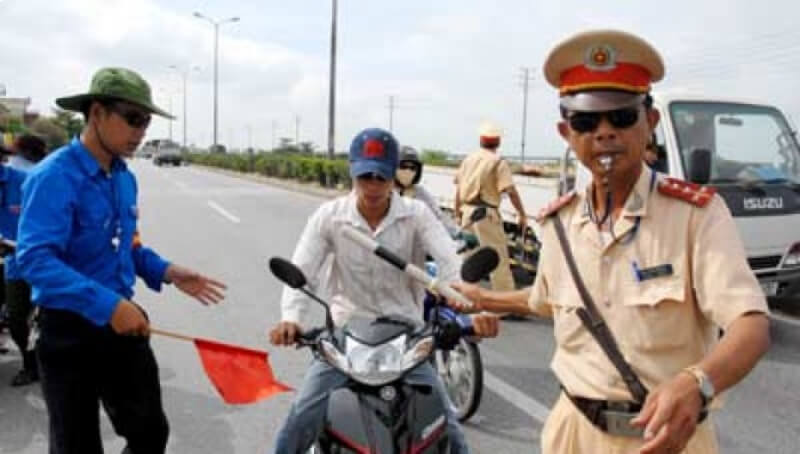 mơ thấy công an đuổi