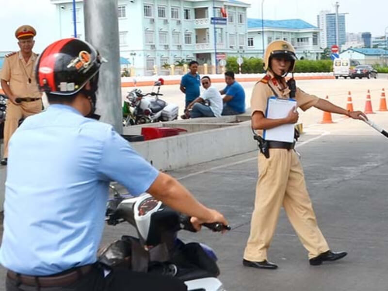 mơ thấy công an đuổi